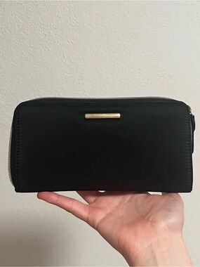 Black sleek zip around accordion wallet